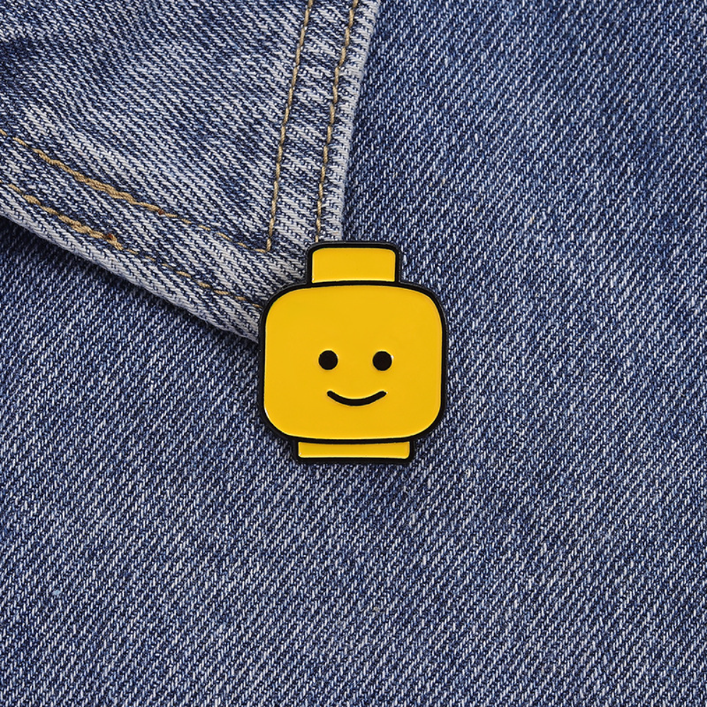 Cute Yellow Pin Block Man Smil - Men'S Yellow Accessories reseña y precio
